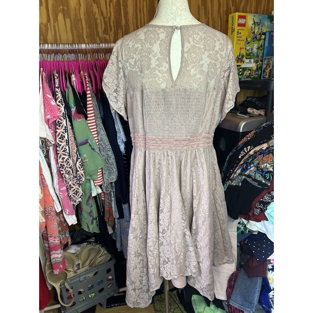 Torrid Mauve Pink Lace Lined Embordered Short Sleeve Knee Length Dress Sz 2 (2X) - Picture 8 of 12